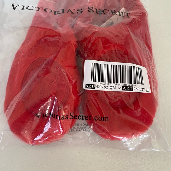 NWT Victoria’s Secret Closed-Toe Faux Fur Slippers - Picture 7 of 14